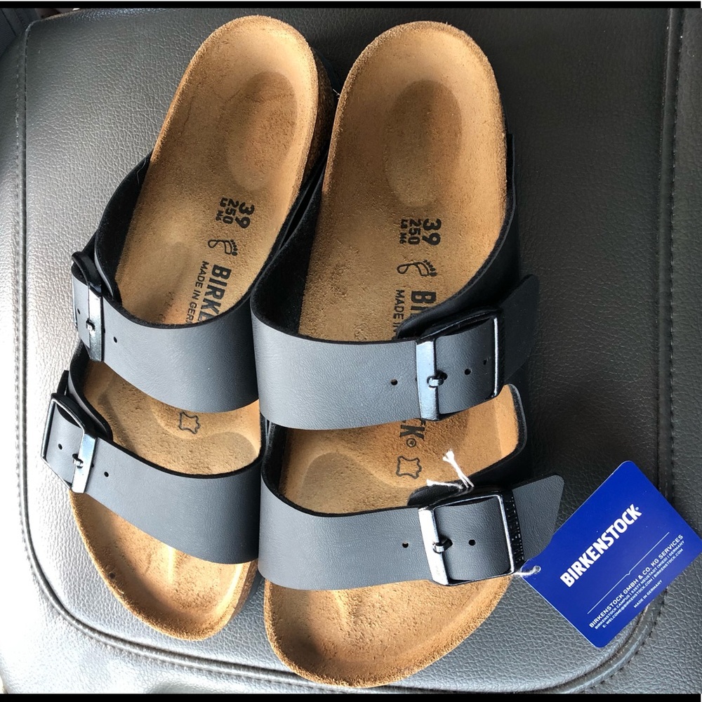Birkenstock’s size 39 (9)